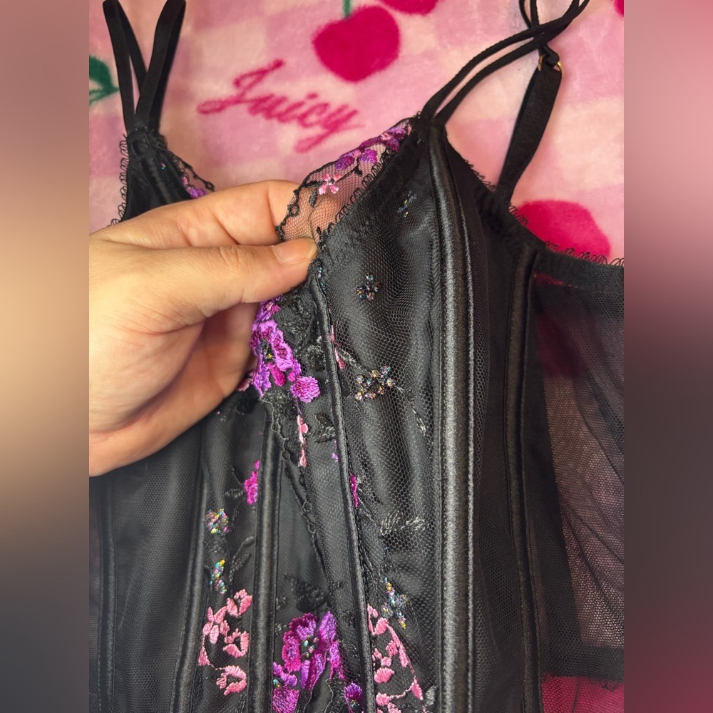 VICTORIA'S SECRET Very Sexy Floral Embroidery Corset Top - Picture 2 of 10